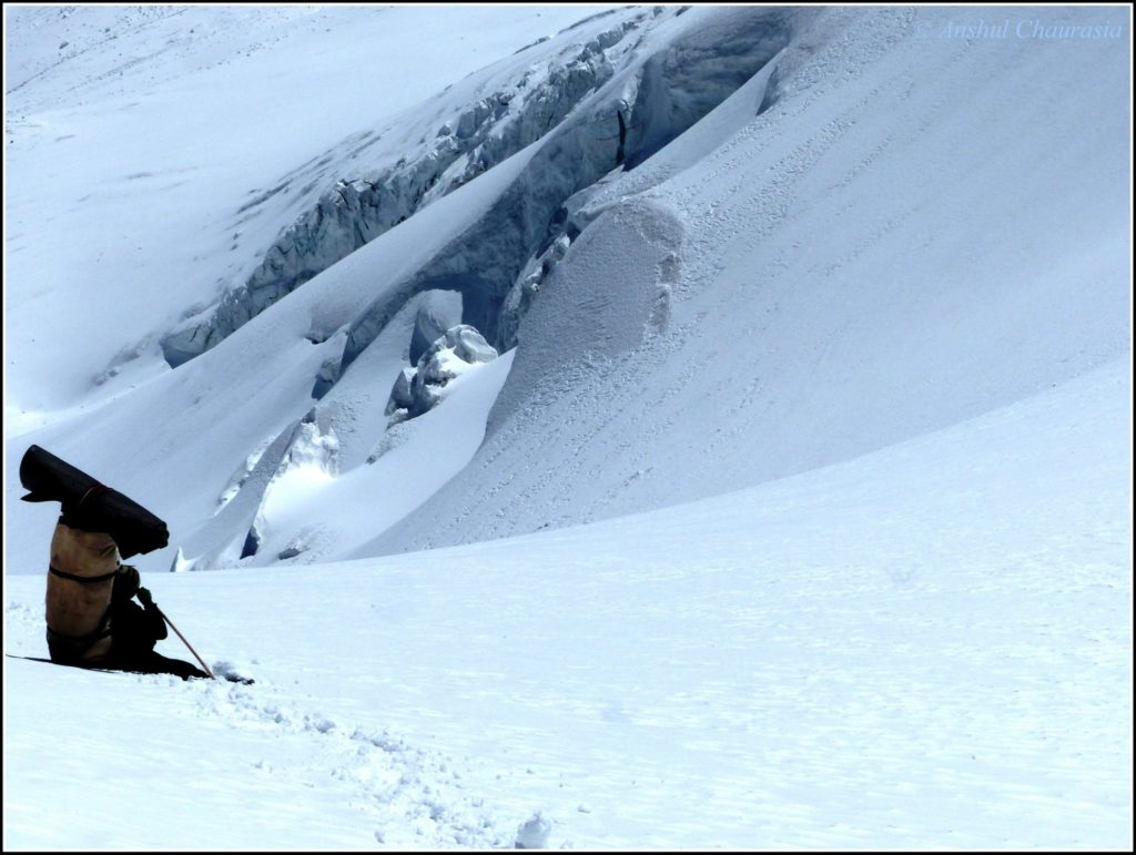 Descending Auden's col [The three passes trek Auden's col - Mayali pass - Patangini Dhar ]