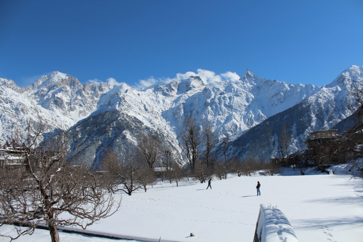 https://raachotrekkers.com//wp-content/uploads/2020/11/Snow-covered-Kalpa-village-in-winters-1200x800.jpg?utm_source=chatgpt.com