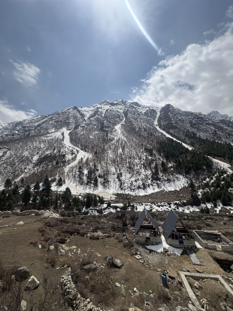 Huts being built on Chitkul Ranikanda road