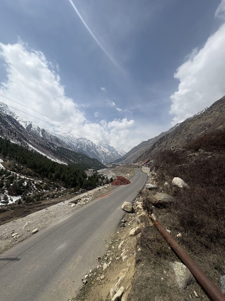 The road from Ranikanda to Chitkul